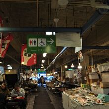 陸奥湊駅前朝市