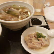 肉をほぐしてお好みでたれをつけて。