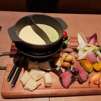 夕食で注文したチーズフォンデュ