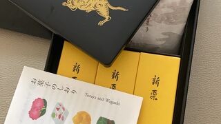 いろいろなお店が集まっています