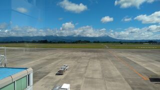 霧島連山をバックに