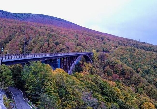 青荷温泉の紅葉　一歩手前です