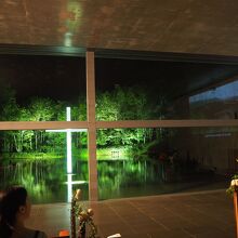 教会内部からの十字架