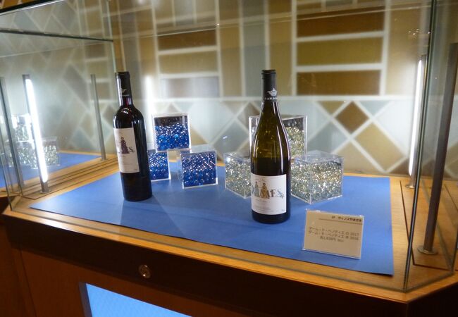 バラエティ豊かなワインが並びます