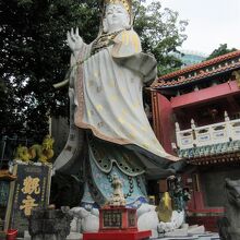 海の守り神『天后像』は6m位ある