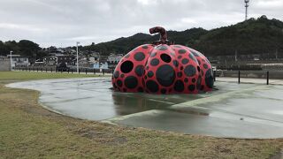 直島（香川県直島）：訪問しやすい島、アートの島と呼ばれるが期待感外れの簡素なアートの島