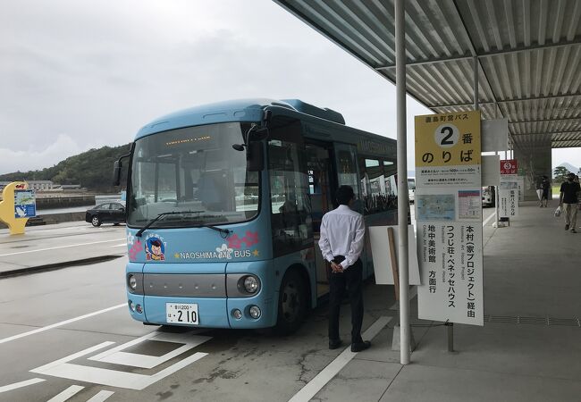 直島町営バスすなおくん号（香川県直島）：フェリーに接続したダイヤ