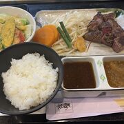 駅近くお肉屋さんの2階でランチ