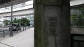 花崗岩張り親柱です。