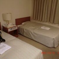 広くはないツインの部屋