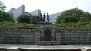 ２０２０オリンピック等の広報分野での論議が高まっている中、６年ぶりに広告祈念像を訪れました。