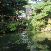 落ち着いた雰囲気の庭園