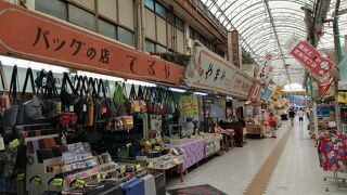 昭和な感じの商店街