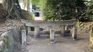 車が無いと行くのは厳しい。フェリーターミナルから車で20分程度