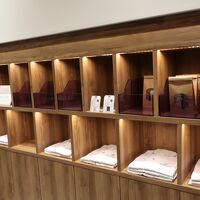 アメニティは１階エレベーターホールにあります