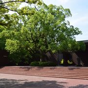 熊本城の二の丸公園の一角にある美術館