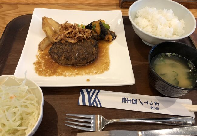 江川崎駅から徒歩10分。このへんで貴重な食事処☆