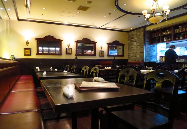 Restaurant where you can enjoy hearty Chinese dishes, you should go with more than one person at dinner time