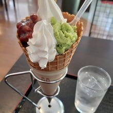 ほんのり塩味のずんだ餡が乗ったずんだパフェはお勧め。