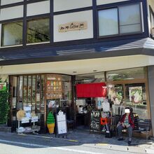 …お店の正面はこんな感じ。