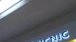 明るい感じのお店です