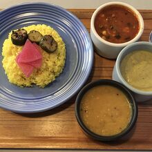 野菜カレーと豆カレー