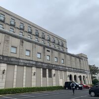 駐車場から見上げたホテル。宮殿にしか見えないよ！