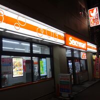ホテル前には大きなセイコーマートがあるのでとても便利。
