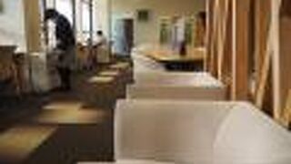 手荷物検査の手前