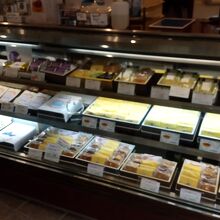 焼き菓子などのショーケース