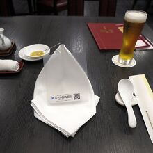 ウェルカムドリンク券でビールを注文し…