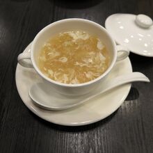 「フカヒレと蟹肉のスープ」
