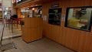 うどんと具材多種の小丼ぶりとのセットメニュー