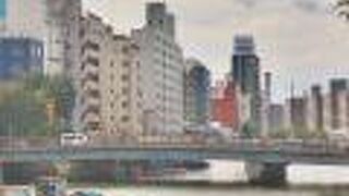 なにわ筋に架かる橋