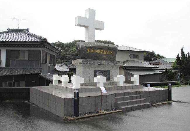 立派すぎる？石碑がありました。