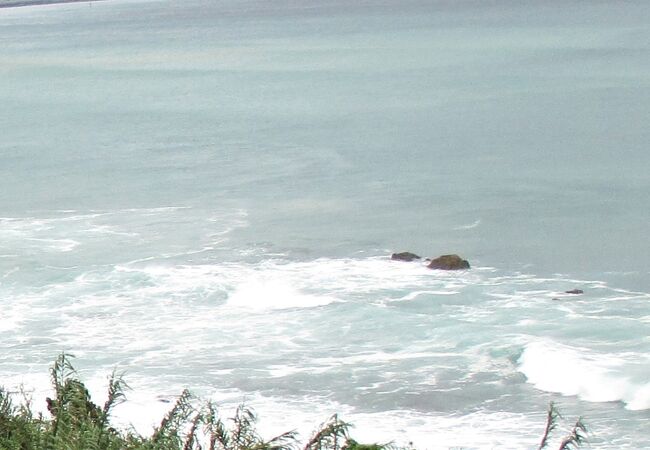 駐車場から海面を眺めて想像しましょう