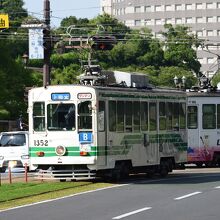熊本市内を走る路面電車