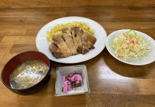 料理提供まで時間がかかるが、インディアンライスはお勧め。