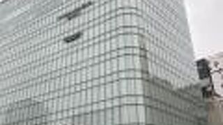 買い物と食事が楽しめます