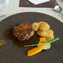 メインの肉料理