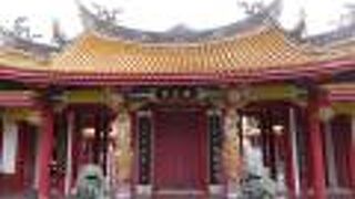 本格的中国様式の霊廟・・・