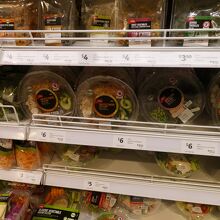 サラダコーナー、シドニーのビジネスマンは健康に気を使ってる？