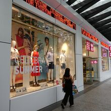 ユニクロ (クイーン ストリート モール店)