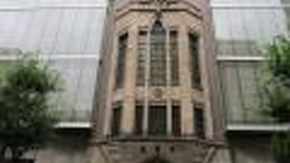 昔の面影が一部残る複合ビル