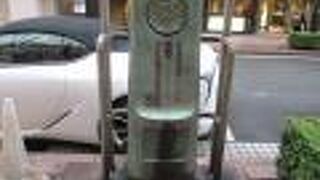 銀座並木通りに碑があります