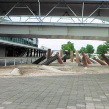 広島空港(岡本敦生:地球・一個の球体のために)