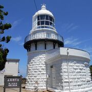 美しい白亜の灯台