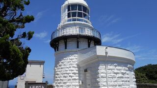 美しい白亜の灯台