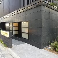 分かりづらい玄関入口。