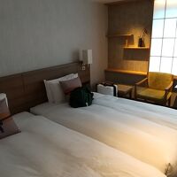 広くはないが清潔で快適。壁がやや薄く隣室の音が少し気になった